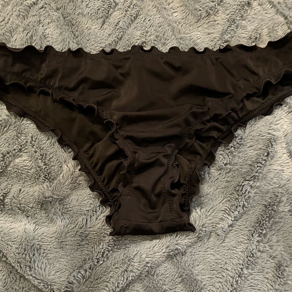 Scrunch butt bikini bottoms